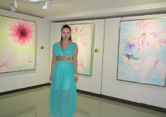 旅法<em>美女油画</em>家王俊英回国展出多幅<em>人体油画</em>作