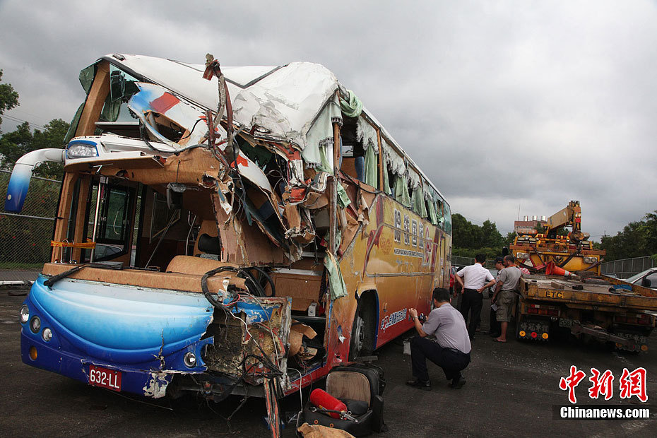 哈尔滨旅游团在台湾遭车祸现场照片(高清组图