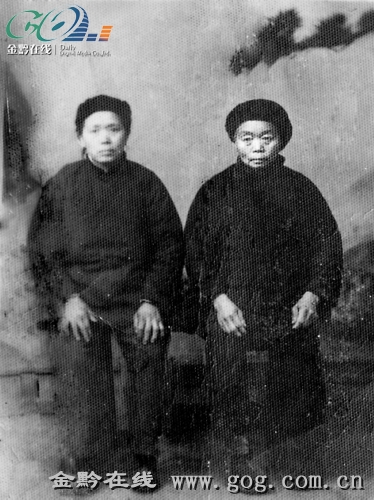 陈慧芳大姐陈慧英（右）二姐李文珍（左）