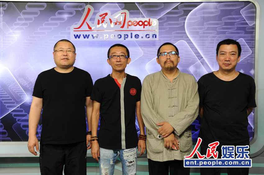 7月16日下午， 著名导演高群书携电影《神探亨特张》众位主创做客人民网娱乐“明星面对面”，畅谈这部传奇电影的台前幕后，教你如何与世界、与自己和解。