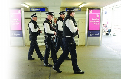 假警察骗了记者 真警察出警时间要预约