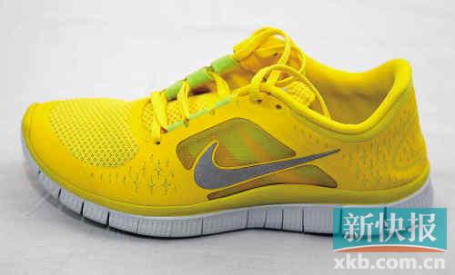 nike亮黄色运动鞋十字光芒图案让柠檬黄更加亮眼.