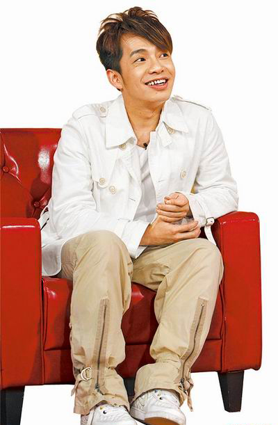 才华横溢的大炳因吸毒潦倒,并因之离世,令人不胜唏嘘。(图片来自台媒)