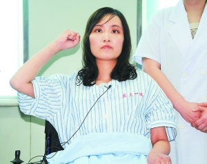 最美女教师张丽莉宣誓入党