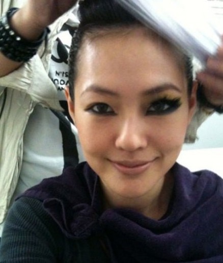 女星后台化妆照