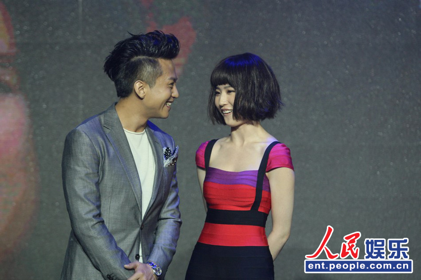 邓超现场“调戏”刘亦菲