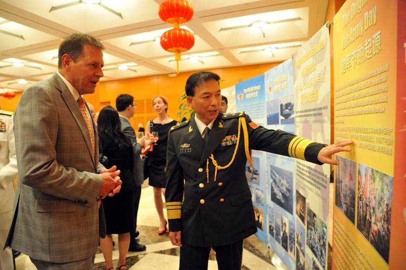 中国驻美国大使馆国防武官举行建军85周年招待会(组图)