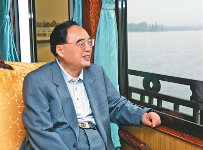 丁关根同志生平