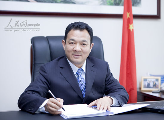 河南银监局党委书记、局长李伏安简介