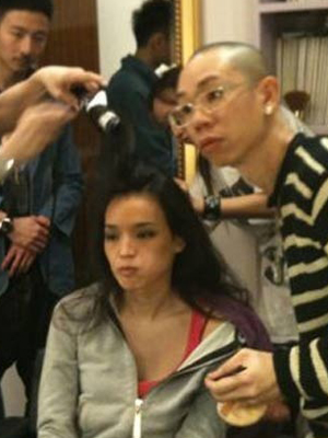 女星后台化妆照