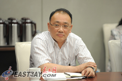 　　市委候补委员、现任上海建工（集团）总公司之执行董事兼总经理、上海建工股份有限公司主席 徐征