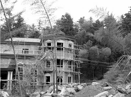 庐山莲花洞景区在建的别墅