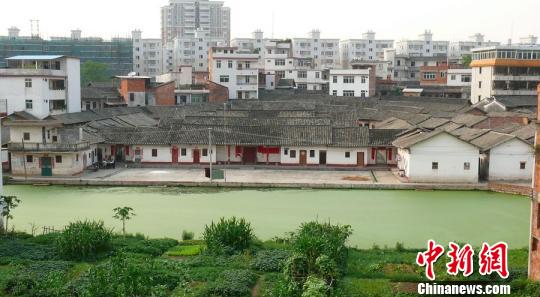 兴宁古围龙屋“九厅十八井”已有883年历史。