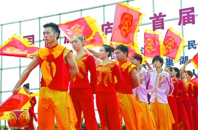 　　水鼓舞、渔鼓舞表演。