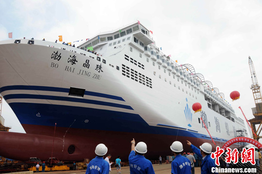 3.6万吨客滚船"渤海翠珠"号首航 可载大批战车