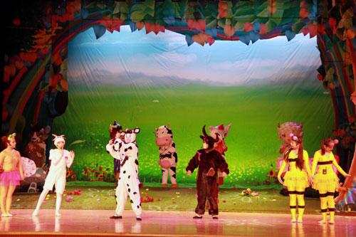 内蒙古第一部动漫舞台剧《草原豆思》青城上演_资讯频道_凤凰网