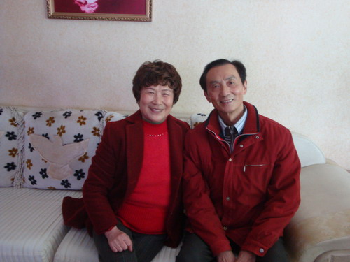 ????李良明（右）与老伴刘鸿琴(摄于2012年春节）