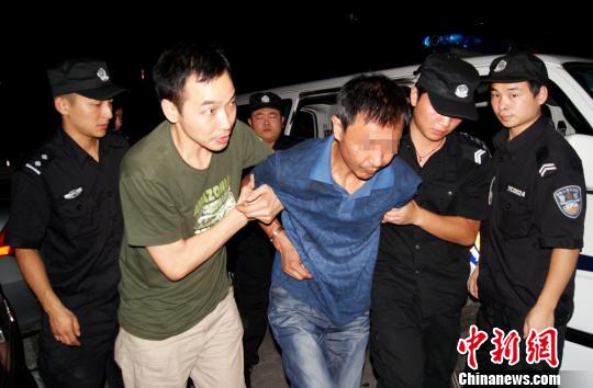 犯罪嫌疑人被警方抓获。　雅安警方　摄