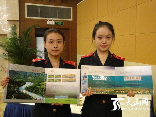 第二届中国—亚欧博览会两款纪念邮册