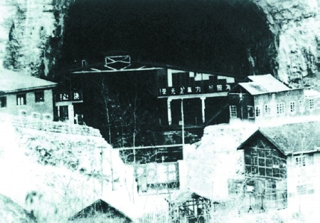 抗战时的海孔飞机厂大门口 张仲 提供