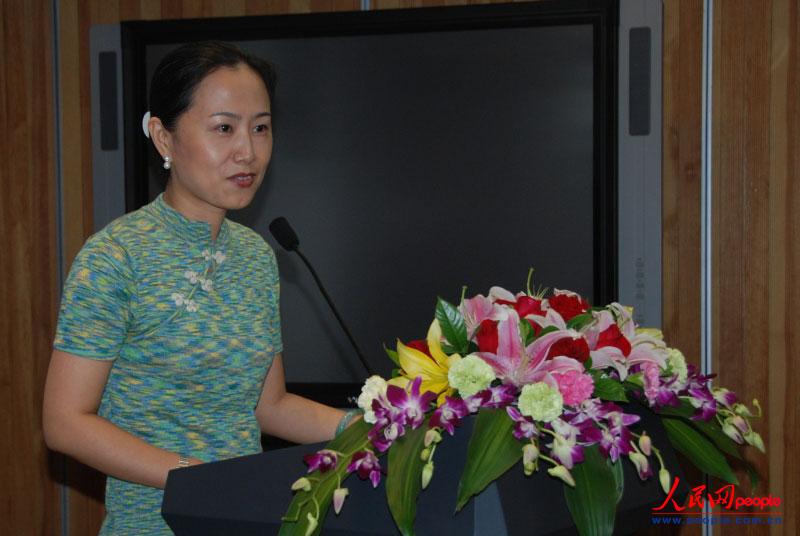 国家汉办副主任静炜致辞（人民网记者 郑青亭摄）