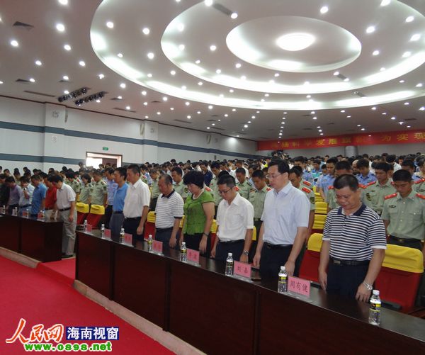 临高举行吕海鹰同志先进事迹报告会(组图)
