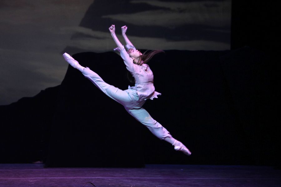 经典芭蕾舞剧《白毛女》亮相