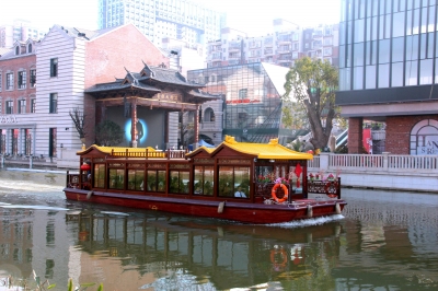80名读者免费乘游船品东湖