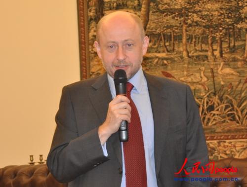 《卡廷惨案真相》出版 波兰大使:承认历史改善