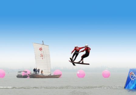 记者即时播报】2012昆山锦溪中美滑水明星对