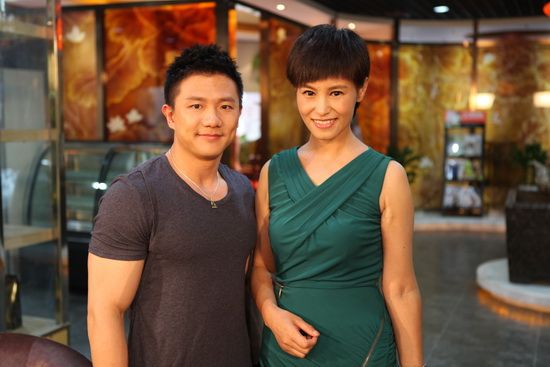载誉归来的陈一冰做客乐视网《午间道》之《星月私房话》,与主持人王