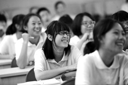 市西中学讲座解密《中国好声音》 学生听得津