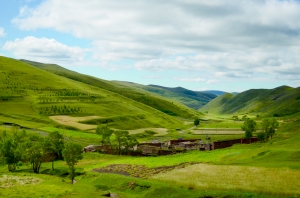 龙坦瀑布好风光 山清水秀五谷香