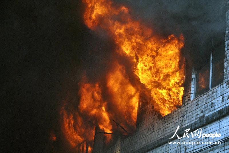 浙江温岭一鞋厂发生火灾