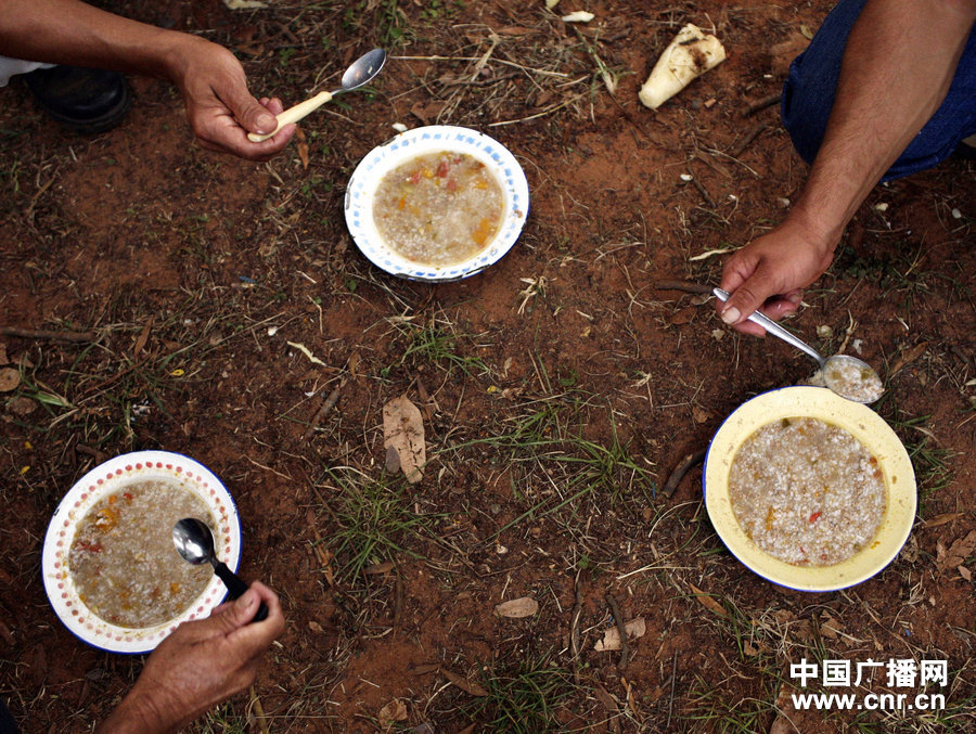 关注世界消除贫困日:看看全球受穷的人在吃什么?