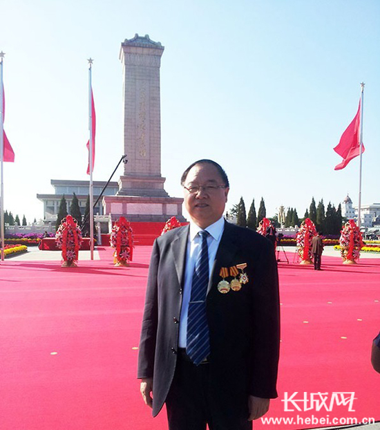 衡水张文茂应邀赴京向人民英雄纪念碑敬献花篮