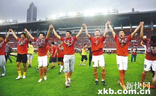 广州恒大提前一轮夺冠 成中超首支卫冕球队