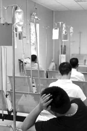 过半年轻人选择生病后硬扛