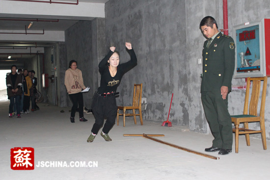 江苏今冬女兵体检开始 体测项目成许多女青年
