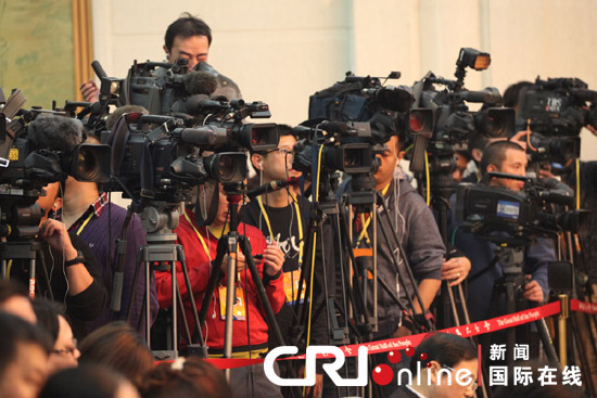11月8日，中国共产党第十八次全国代表大会在北京人民大会堂开幕，当日下午，重庆市代表团讨论对中外记者开放，吸引了中外媒体的广泛关注。摄影：肖中仁
