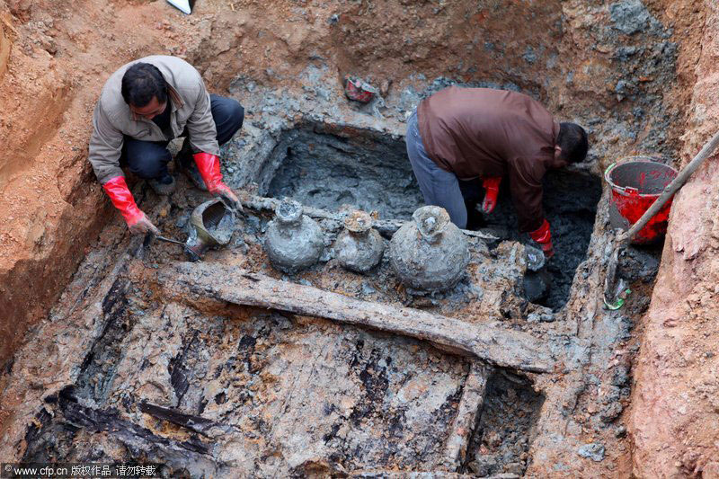 江苏赣榆县发现一座汉代古墓 已出土大量珍贵文物