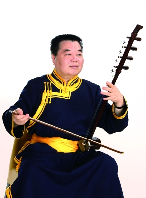 四胡传承人巴彦保力格的音乐之路