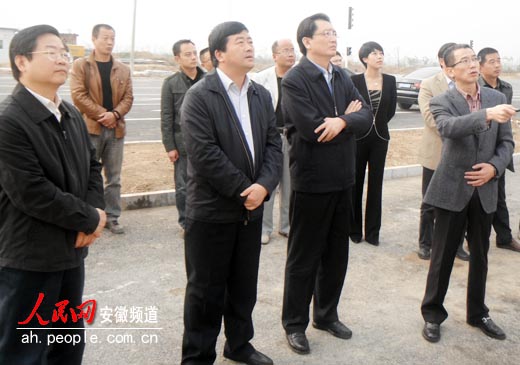 芜湖市市长杨敬农考察亳芜现代产业园区(图)