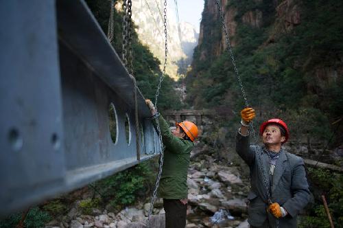 黄山:地轨缆车运输工+大山上的坚守