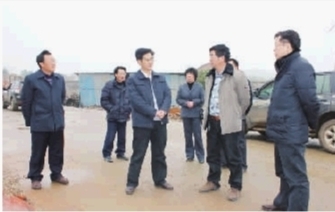 县委书记刘运定,县委副书记,县长程少平调研红狮水泥项目建设.