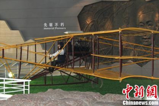 1912年8月25日上午,冯如在广州燕塘大操场作飞行表演时,因飞机坠地