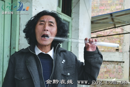 现在这位老人想寻找传人,将"绝活"传承下去,并上"星光大道"展示一把.