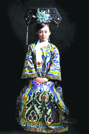 24952287美国一名母亲<em>晒</em>裸体练瑜伽倒立<em>喂奶</em>