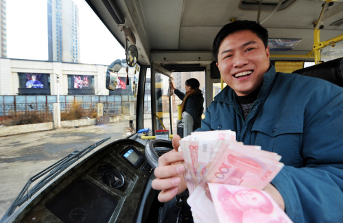 公交行业新变化:涨工资 沈阳公交司机们笑了