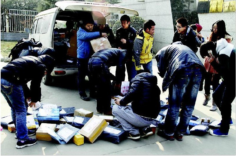年终v女生忙的强吻女生作文男生图片